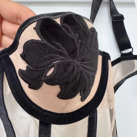 Victoria's Secret Elegant Black and Cream Bodysuit - Picture 4 of 7